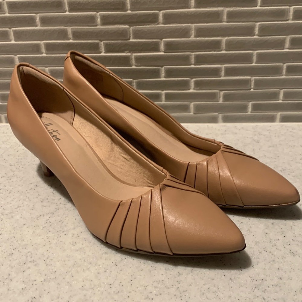 Collection by CLARKS ultimate comfort heels women Size 9.5M